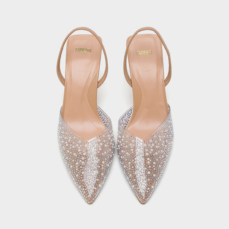 Piiriülene otsetarne naiste terava ninaga kõrged kontsad 24 uut stiili kinnise ninaga õõnes seljaga poolrihmaga kivikestega sandaalid