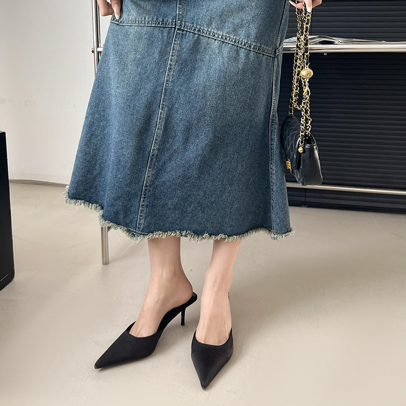 2024 m. naujos smailios vidutinio kulno plonos kulno basutės ir šlepetės, aptemptos, prancūziško stiliaus, minimalistinės, vasarinės basutės.