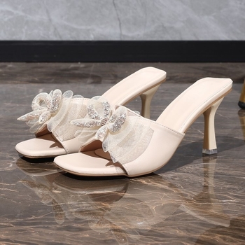 „Yizi“ moteriški aukštakulniai su krištoliniu užsegamu drugelio mazgu, didelio dydžio, europietiško ir amerikietiško užsienio prekybos bateliai