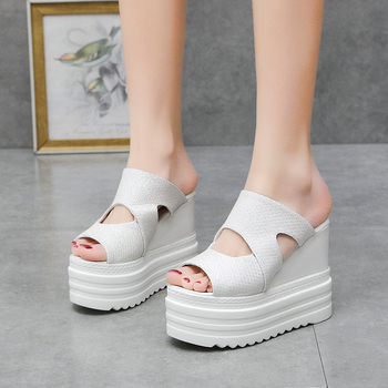 Vasariniai moteriški batai, basutės ir šlepetės su žuvies pirštais, moteriškos madingos basutės su pleištu, puskulniu, storu dugnu, platforminės basutės ir šlepetės su žuvies pirštais