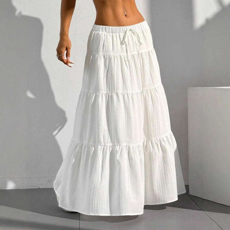 Kūrybingas 2025 m. pavasario saldus stilius. Gaivus ir saldus moteriškas drabužių koliažas. Poliesterio A formos sijonas, makaronų spalvos.