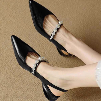 Prantsuse pehmest nahast kõrge kontsaga sandaalid, väikesed Chaneli stiilis disainiga, pooleldi kaetud ninaga, tagumine tühi, moodne paks konts ja terav nina naistekingad