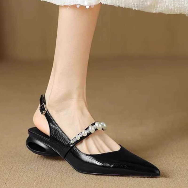 Prantsuse pehmest nahast kõrge kontsaga sandaalid, väikesed Chaneli stiilis disainiga, pooleldi kaetud ninaga, tagumine tühi, moodne paks konts ja terav nina naistekingad