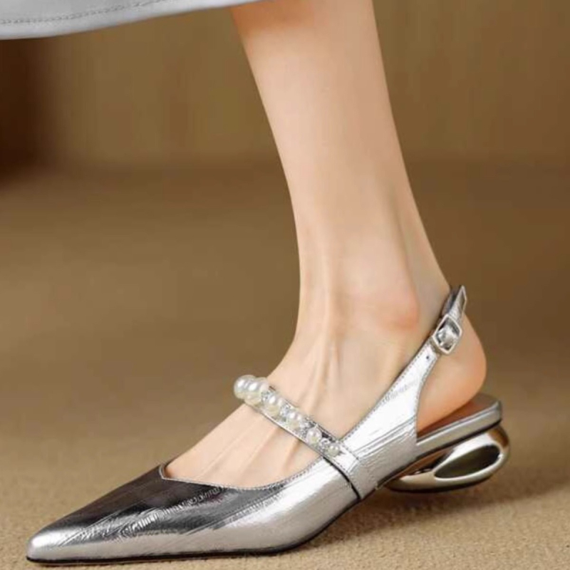 Prantsuse pehmest nahast kõrge kontsaga sandaalid, väikesed Chaneli stiilis disainiga, pooleldi kaetud ninaga, tagumine tühi, moodne paks konts ja terav nina naistekingad