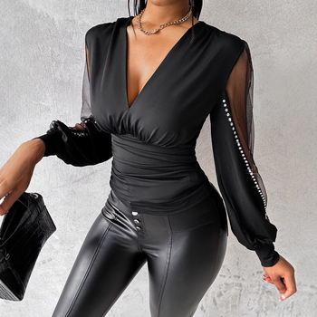 V formos iškirptės tinklelio palaidinė