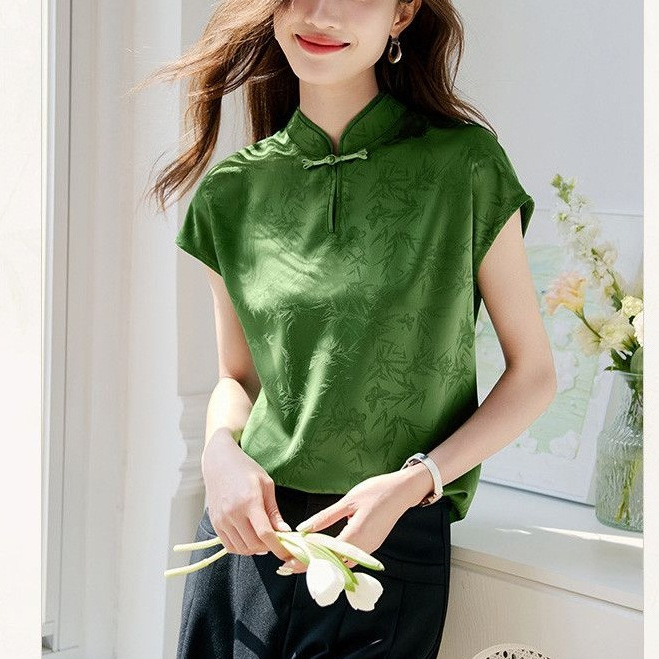 Jauns ķīniešu stila sprādzes T-krekls sievietēm ar īsām piedurknēm 2024. gada vasarai Jauns ķīniešu stila zaļš T-krekls ar dizaina Sense topiņu