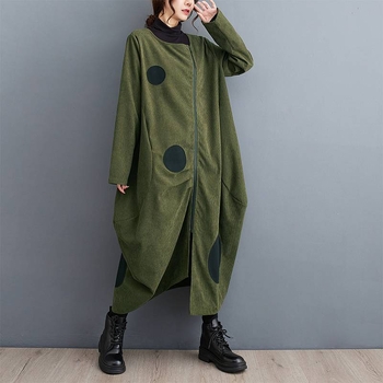 Prava fotografija nove korejske haljine većih veličina za jesen i zimu 2025. s jedinstvenim dizajnom, izradom, patentnim zatvaračem i širokim krojem