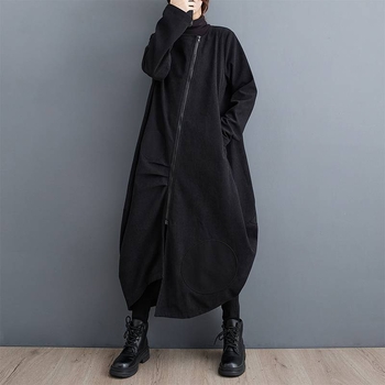 Prava fotografija nove korejske haljine većih veličina za jesen i zimu 2025. s jedinstvenim dizajnom, izradom, patentnim zatvaračem i širokim krojem