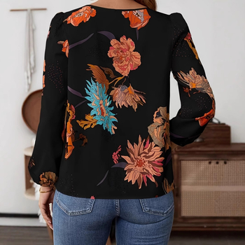 Tarpvalstybinės užsienio prekybos gamyklos nepriklausoma svetainė. Europos ir Amerikos 2025 m. nauji moteriški viršutiniai drabužiai. Ilgomis rankovėmis, apvalia kaklo iškirpte, marginti laisvalaikio moteriški marškinėliai.