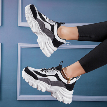 Γυναικεία παπούτσια για μπαμπά 2025 Άνοιξη και Φθινόπωρο Νέα, ευέλικτα, μοντέρνα, casual λευκά αθλητικά παπούτσια με χοντρή σόλα