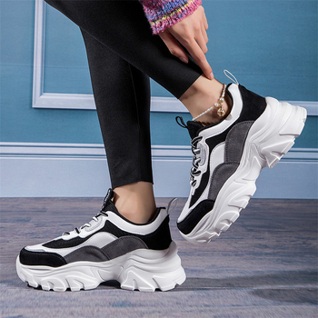 Γυναικεία παπούτσια για μπαμπά 2025 Άνοιξη και Φθινόπωρο Νέα, ευέλικτα, μοντέρνα, casual λευκά αθλητικά παπούτσια με χοντρή σόλα