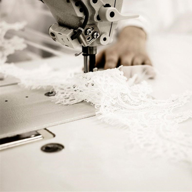 Didmeninė prekyba dosnaus, gero korėjietiško aksomo paltu, plonu lietpalčiu su kailiu pamušalu, elegantišku moterišku paltu.