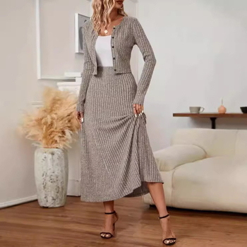 2024. aasta Amazoni Euroopa ja Ameerika uue Korea stiilis vabaaja kootud kardigan elastse vöökohaga kaheosaline komplekt triibulise kootud seelikuga