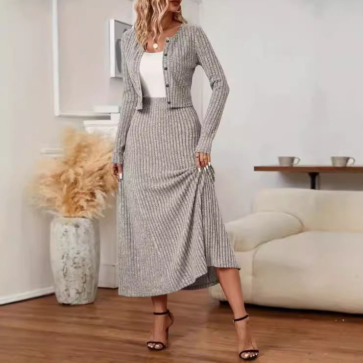 2024. aasta Amazoni Euroopa ja Ameerika uue Korea stiilis vabaaja kootud kardigan elastse vöökohaga kaheosaline komplekt triibulise kootud seelikuga