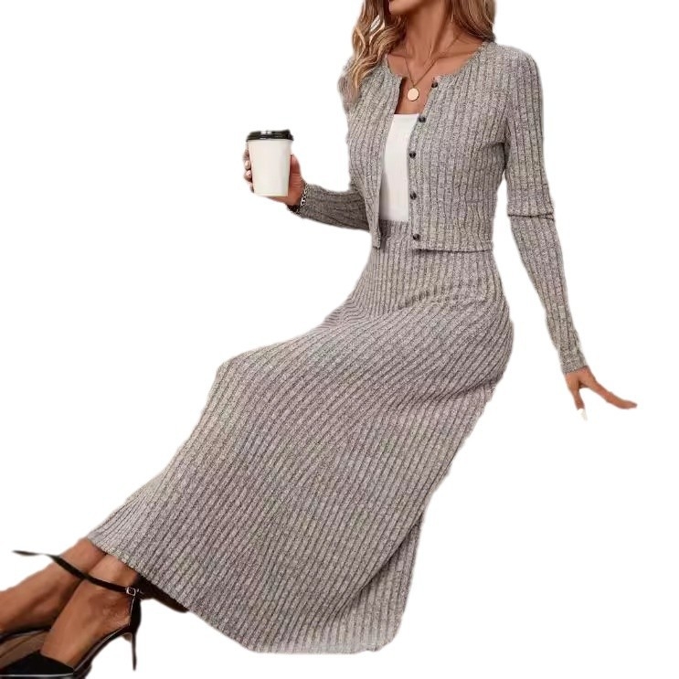 2024. aasta Amazoni Euroopa ja Ameerika uue Korea stiilis vabaaja kootud kardigan elastse vöökohaga kaheosaline komplekt triibulise kootud seelikuga