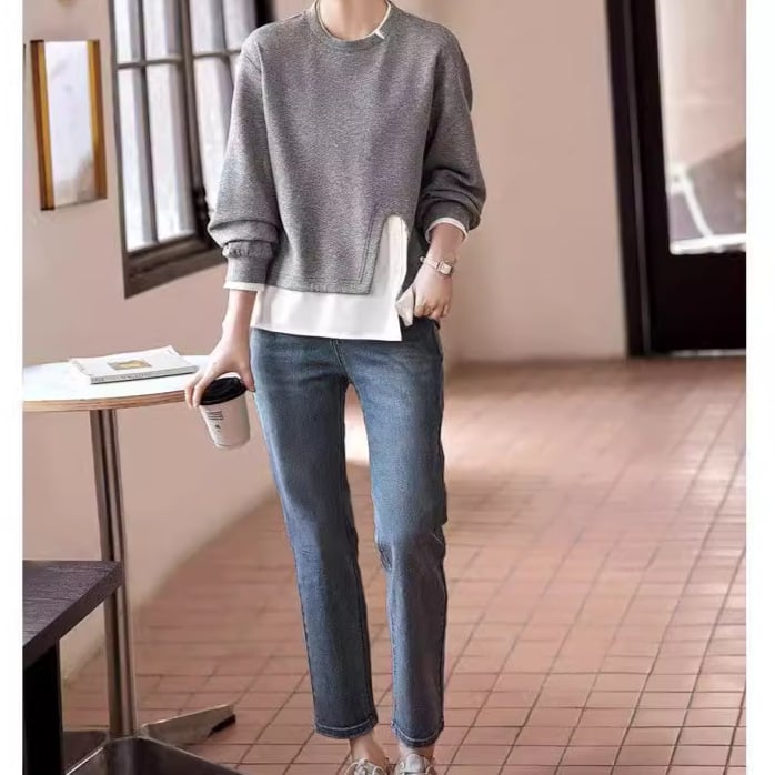 Sivi ženski pulover s okruglim izrezom, proljetni dizajn, sense niche šavovi, kontrastna boja, lažni dvodijelni unutarnji gornji dio