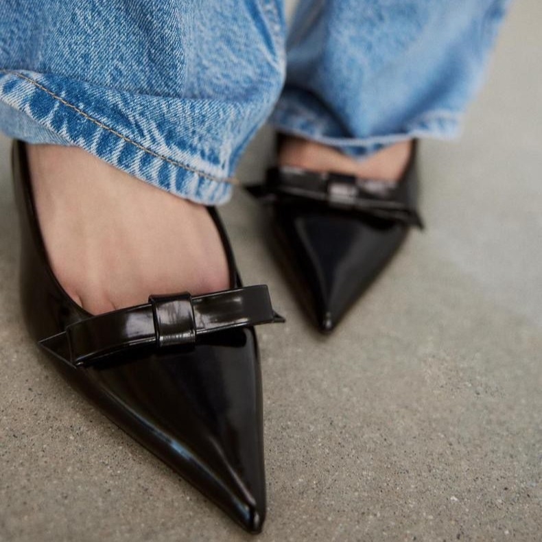 Hegyes masnis szandálok Női 2025 tavaszi és nyári új női cipők masniorrral lakkbőr Muller magas sarkú szandál