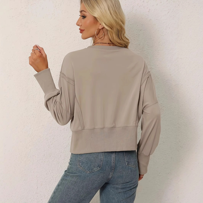 Ženske kratke majice s dugim rukavima u jednoj boji s bočnim prorezom iz Amazona 2025. prikladne su za odmor i ležerno nošenje.