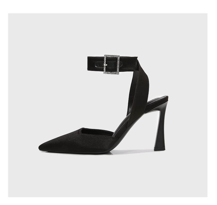 2025-ös női tűsarkú, divatos, selyem és szatén magassarkú, sokoldalú, kis szögletes orrú, fekete, éjszakai klub, szexi, kis illatú női szandál