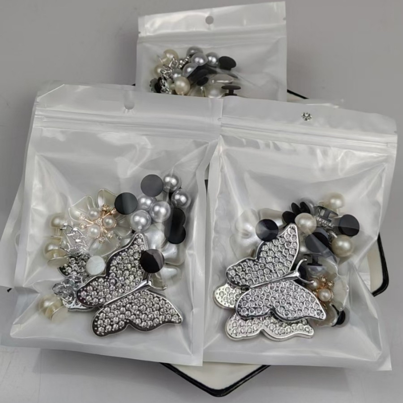 Piiriülesed krokodillkingad naiste suvised ülerõivad isetegemise mood liblikas lilleline metallkett uued vabaajajalatsid lilleline kingapandlaga