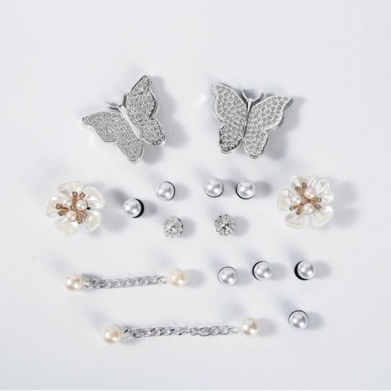 Piiriülesed krokodillkingad naiste suvised ülerõivad isetegemise mood liblikas lilleline metallkett uued vabaajajalatsid lilleline kingapandlaga