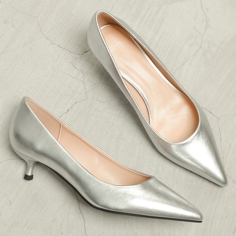 Nagykereskedelmi 3 cm-es ezüst tavaszi és őszi új kis sarkú cipők francia kis magas sarkú, egyrétegű cipők hegyes sarkú tűsarkú munkacipő nőknek