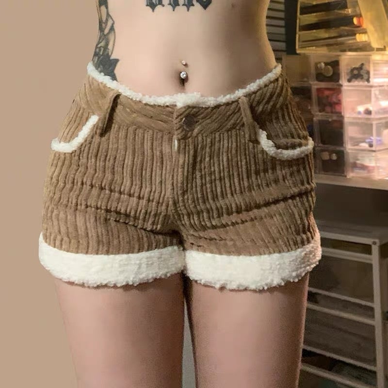 Plus izmēra Design Sense Niche Mao Stitching Corduroy ikdienas šorti sieviešu 2025. gada pavasara ielas kontrastkrāsas tievējošas zābaku bikses