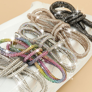 Moodsad ja mitmekülgsed isikupärastatud kivikestega läikivad teemantribad isetehtud kingapaelad dekoratiivsed mantlinöörid Trendyy Street mitmevärvilised sädelevad