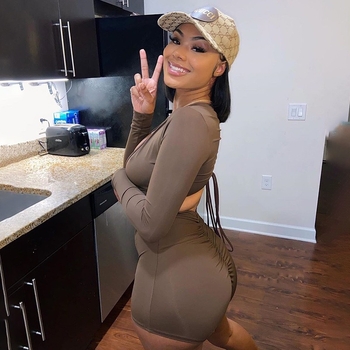 2025 m. europietiškos ir amerikietiškos vasaros moteriškos krūtinės užtrauktuku užsegamos ilgomis rankovėmis, nugaroje klostuotos, seksualios, vienspalvės, vieno ilgio šortai