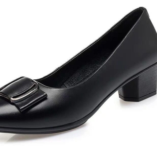 Fekete, alacsony sarkú lapos talpú cipők 2025 tavaszi új stílus középkorúaknak és időseknek, puha talpú, kényelmes anyák munkacipői, női bőrcipők