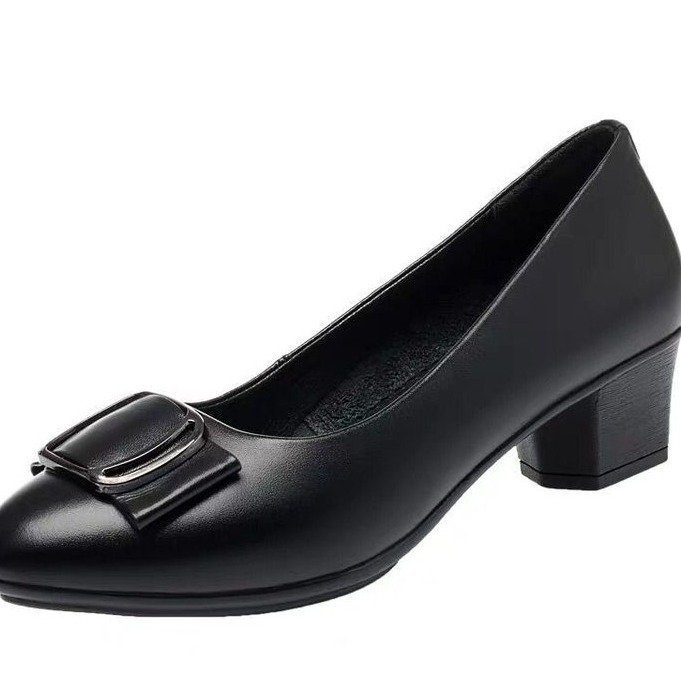 Fekete, alacsony sarkú lapos talpú cipők 2025 tavaszi új stílus középkorúaknak és időseknek, puha talpú, kényelmes anyák munkacipői, női bőrcipők