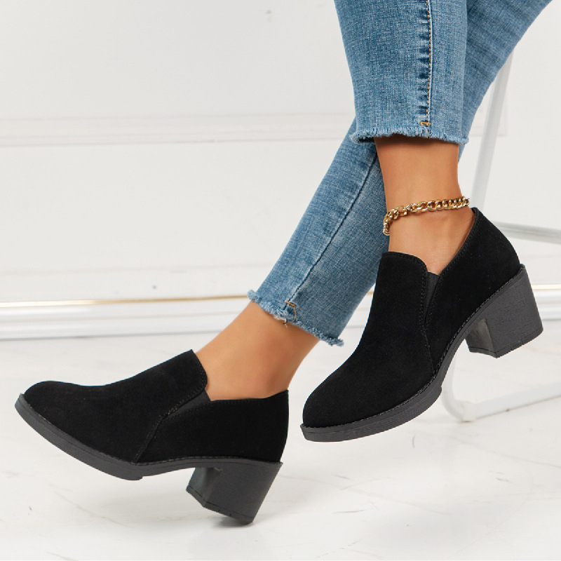 Kerek orrú, vastag sarkú lapos cipők nőknek 2025 tavasz új export nagy méretű brit stílusú divatos bebújós női cipők raktáron