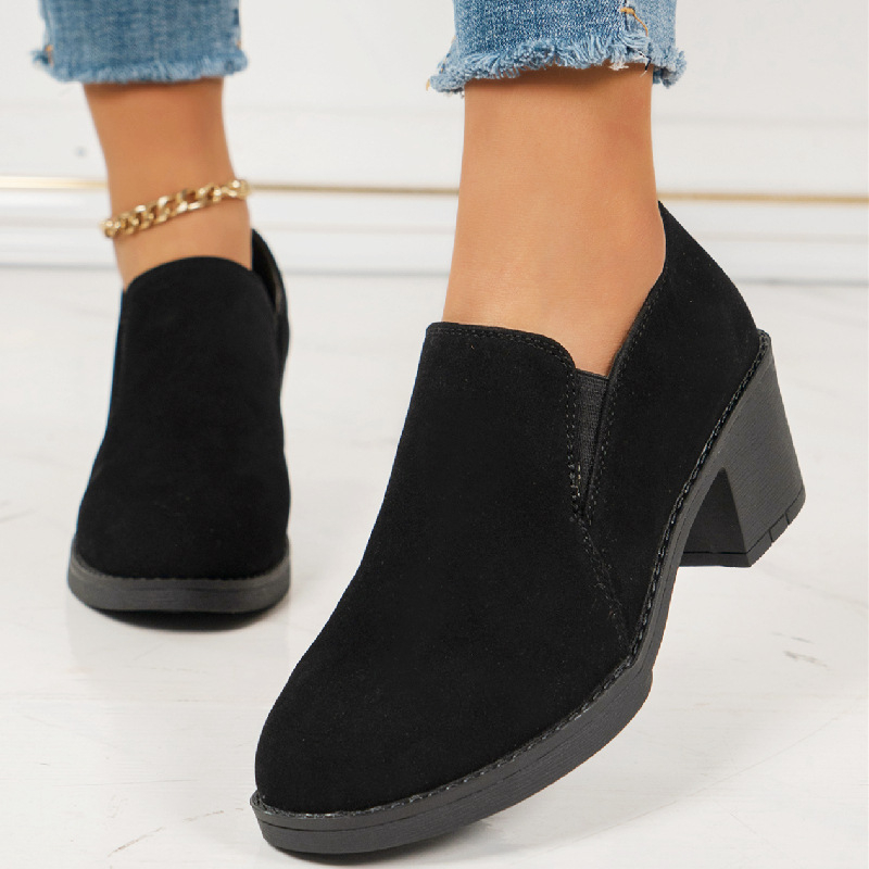 Kerek orrú, vastag sarkú lapos cipők nőknek 2025 tavasz új export nagy méretű brit stílusú divatos bebújós női cipők raktáron