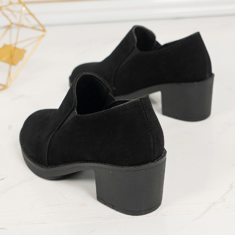 Kerek orrú, vastag sarkú lapos cipők nőknek 2025 tavasz új export nagy méretű brit stílusú divatos bebújós női cipők raktáron