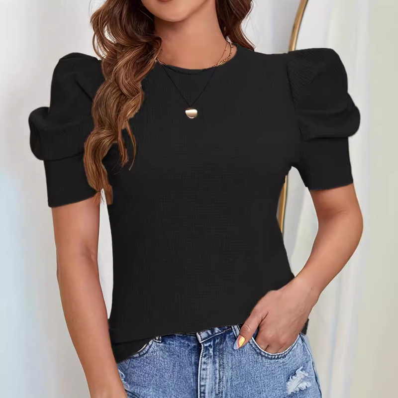 Határokon átnyúló fehér póló, normál vállú, felsőkategóriás kötött rövid ujjú póló, női ruházat, tavaszi/nyári szezon, divatos lezser stílus, texturált dizájn