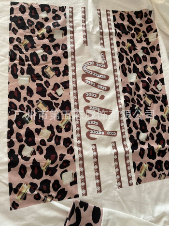 Külkereskedelmi Alkalmi Női Laza Kötött Hosszú Ujjú Póló Európai és Amerikai Leopárdmintás Díszes Kerek Nyakkal