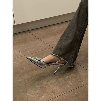 2023 Új hegyes orrú, sekély szájú, szegecscsatos, ezüst lakkbőr, egyrétegű, szexi, üreges tűsarkú, női magassarkú cipő