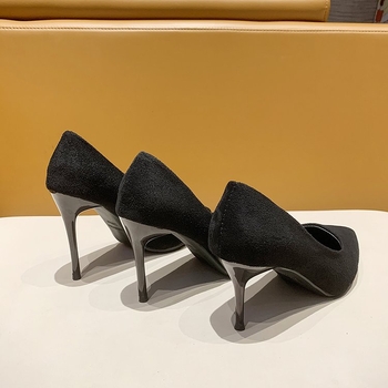 2025 őszi új, egyszerű, hegyes orrú, magassarkú, női tűsarkú, sekély sarkú, velúr, divatos, professzionális női cipők nagykereskedelme