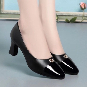 Sekély szájú, új, vastag sarkú női cipők, 2024-es stílus, Chanel ihlette, puha bőrből készült, színblokkoló francia tavaszi és őszi magas sarkú cipők nőknek