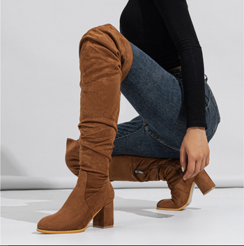 Határokon átnyúló 2023-as európai és amerikai külkereskedelmi új női csizma velúr vastag magas sarkú oldalsó cipzáras térdig érő csizma yxb6880-3