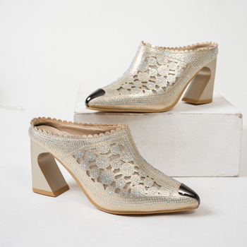 Smailūs aukštakulniai tuščiaviduriai madingi pusiau tempiami moteriški 2025 m. vasaros naujos mados temperamento storakulniai viršutiniai drabužiai šlepetės didmeninė prekyba