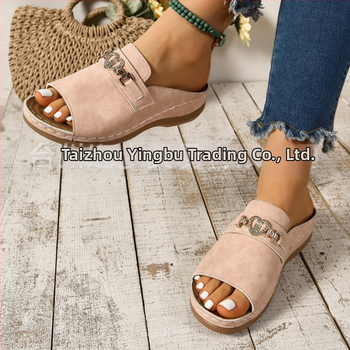 Väliskaubanduse pluss-suuruses kalasuu metallist aksessuaaridega raputusnööriga kingad 2025. aasta suvised uued rannasandaalid naistele avatud ninaga