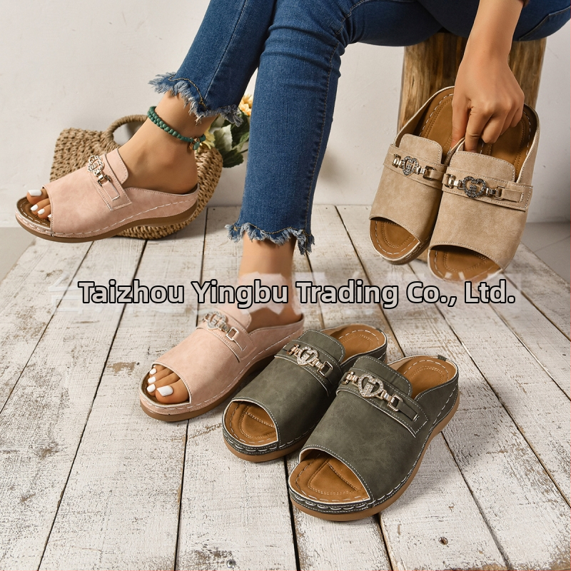 Külkereskedelmi molett halszájú fém kiegészítőkkel shake line cipők 2025 nyári új strand nyitott orrú szandál nőknek