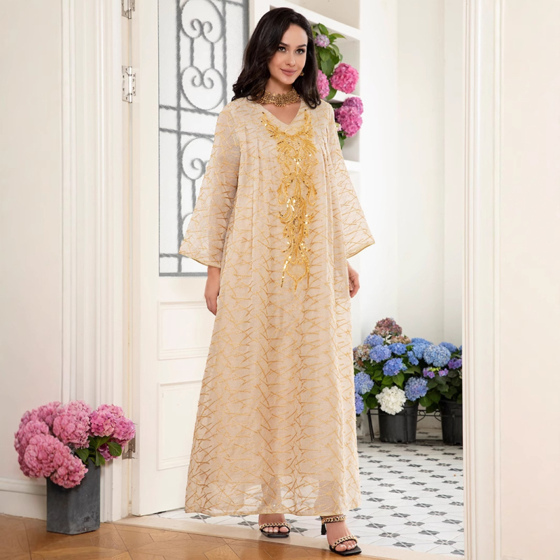 2025-ös határokon átnyúló bankett stílusú V-nyakú, hullámmintás, geometrikus, aranyfóliás hímzéses, applikált, flitteres, harang alakú ujjú, etnikai stílusú