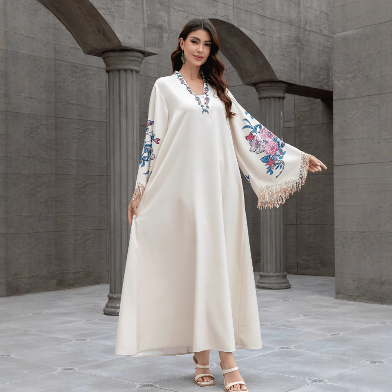 SW0916 Közel-keleti, határon átnyúló muszlim nőknek szánt, V-nyakú, hímzett, bojtos temperamentumú arab abaya ruha