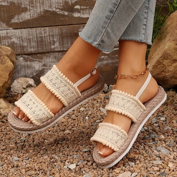 Väliskaubanduse pluss-suuruses moesandaalid naistele 2024. aasta suvised uued moes kootud Euroopa ja Ameerika lamedad sandaalid laos, hulgimüügis