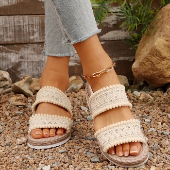 Väliskaubanduse pluss-suuruses moesandaalid naistele 2024. aasta suvised uued moes kootud Euroopa ja Ameerika lamedad sandaalid laos, hulgimüügis