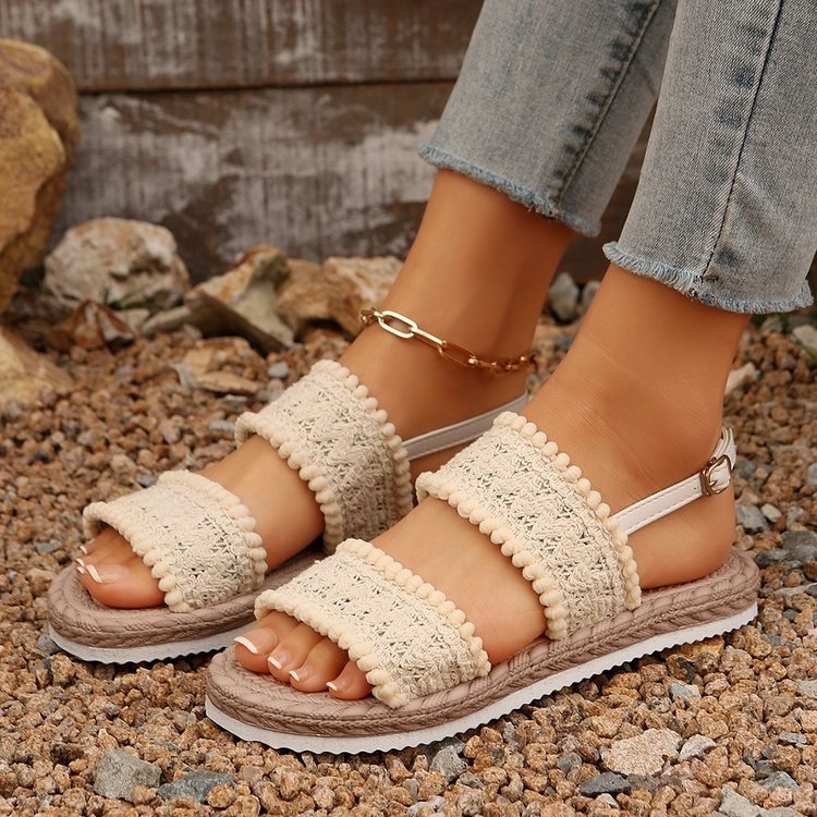 Väliskaubanduse pluss-suuruses moesandaalid naistele 2024. aasta suvised uued moes kootud Euroopa ja Ameerika lamedad sandaalid laos, hulgimüügis