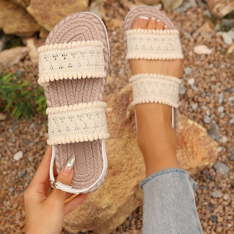 Väliskaubanduse pluss-suuruses moesandaalid naistele 2024. aasta suvised uued moes kootud Euroopa ja Ameerika lamedad sandaalid laos, hulgimüügis