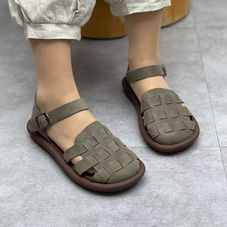 Käsitsi valmistatud Rooma sandaalid naistele 2024. aasta suveks, uued platvormkingad, mitmekülgsed retrohõngulised kinnise ninaga kootud seapuuriga kingad.